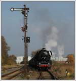 44 1486 am 11.10.2007 beim Halt in Wernshausen mit einer Kies Vorabfuhr, die aus 10 Wagen bestand.