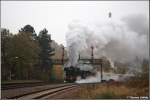 Scheineinfahrt von 44 1486 am 27.10.07 unter der Signalbrcke in Rowein.