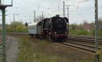 44 1486-8 durchfhrt im Sommer 2004 den Bahnhof Smmerda.