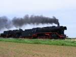 09.05.2009   Schotterzug Flechtingen-Stafurt    BR44 1486 und BR52 8184 zogen rund 25 Flachwagen der PBSV-Verkehrs GmbH Beladen mit Schotter  Hier zwischen Gro Ammensleben und Meitzendorf / hhe