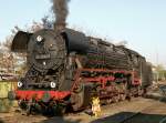 44 2546-8 dampft in der Morgensonne am Gterbahnhof Linz am Rhein vor sich hin, Linz (Rhein) am 24.04.2010