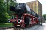 043 903-4 auf ihrem letzten Ruheplatz vor dem Bahnhof Emden 5.6.2011