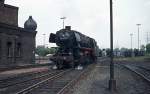 044 377-0 rollt am 21.05.1974 auf die Drehscheibe des Bw Gelsenkirchen-Bismarck