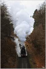 Durch den Einschnitt nahe Marksuhl, qult sich 44 1486 mit dem DGz 303 (Meiningen - Eisenach) bergauf.