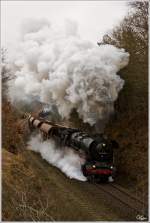 Mit voller Kraft, zieht 44 2546 den Gterzug DGz 204 von Eisenach nach Meiningen.