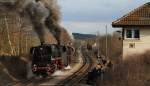 Hier setzten sich 2700t Wagenzuglast in Bewegung:  44 1486-8; 44 2526-8 und 41 1144-9 als Schublok mit dem DGz 408 Immelborn-Eisenach Gbf) in Marksuhl 13.4.13