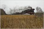 Bei strmendem Regen, zieht 44 2546 den Gterzug DGz 301 von Bad Salzungen nach Walldorf, hier zu sehen nahe Immelborn.