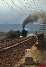 44 0689-8 dampft von Saalfeld in Richtung Unterwellenborn (Oktober 1980).