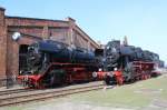 44 1182 und 52 8184 zusehen beim Bw Fest in Staßfurt am 29.03.14.