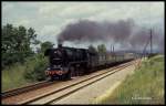 441093 ist am 21.06.1991 bei Oberröblingen mit einem Sonderzug aus Sangerhausen in Richtung Artern unterwegs.