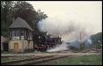 441093 fuhr am 6.5.1993 um 12.02 Uhr mit einem Güterzug in Richtung Oberhof / Zella Mehlis in Plaue aus.