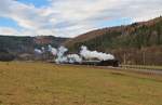 Am 26.02.17 ging die IGE Winterfahrt mit 44 1486-8 und 44 546 weiter von Gera bis Lichtenfels. In Saalfeld/Saale musste 44 1486-8 vom Zug wegen einem Defekt. 44 546 blieb zwischen Saalfeld/Saale und Probstzella auch liegen. Es ging aber bis Probstzella weiter. Hier ist der Zug vor Probstzella zu sehen.