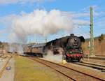 Am 26.02.17 ging die IGE Winterfahrt mit 44 1486-8 und 44 546 weiter von Gera bis Lichtenfels. In Saalfeld/Saale musste 44 1486-8 vom Zug wegen einem defekt. 44 546 ist in Steinbach am Wald bei der Ausfahrt zu sehen.