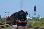 Sommerfest im Traditionsbahnbetriebswerk Staßfurt: 44 1486-8 vor einem Kieszug  06.06.2015