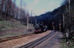 44 0858-9 mit einem Güterzug in Richtung Sangerhausen am 19.04.1980 in Blankenheim