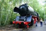 Mitten im Wald. eine alte Dampflok. BR 50 370 7-2             Natur-Park Schneberger Sdgelnde    05.07.2008