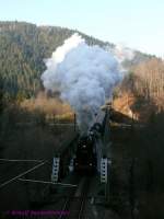 Forbach-Holdereckbrcke   Die 50 2740 (mit DB-EDV-Beschriftung als 052 740) mit UEF-Sonderzug nach Baiersbronn.