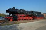 BR 50-2652 der DR, die 1943 gebaute schwere Gterzuglokomotive steht seit 2003 als  Museumslok  am Bahnwerk in Kaiserslautern, April 2011