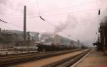 Anfang Dezember 1975 stellt 052 722-8 in Schelklingen einen Güterzug für die Weiterfahrt nach Ulm zusammen.