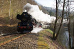 Doppelbespannung; 52 8131-6 und 50 3648-8 (Vorspann) bringen den Sonderzug anlässlich des diejährigen Dampfloktreffens am 09.04.17 nach Altenberg (Erzg.)