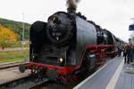 50 380, mit dem Meininger Sonderzug im Auftrag der Nostalgiereisen Bebra e.V. am 07.10.2017 unterwegs nach Arnstadt, beim Zwischenhalt im Bahnhof Schmalkalden.