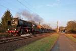 Museumseisenbahn Hanau 50 3552-2 im Bauzugdienst am 24.03.18 bei Maintal Ost mit 18 RailPro Schotterwagen 