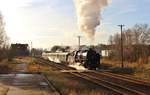 Am 01.12.18 fuhr 50 3501 von Meiningen nach Gera. Hier ist der Zug bei der Ausfahrt in Niederpöllnitz zu sehen.