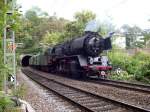 125 Jahre Gubahn - Kurz vor dem Stuttgarter Westbahnhof ist der Extrazug der GES mit 50 3636 am 12.09.2004 in Richtung Hauptbahnhof unterwegs.