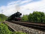 125 Jahre Gubahn - Zu den festlichkeiten am 12.09.2004 schickte die GES ihre 50 3636 mit dem  Sofazgle , welches normalerweise auf der Strecke Nrtingen - Neuffen zu Hause ist, auf die Gubahn, und unternahm damit Pendelfahrten zwischen dem Stuttgarter Hbf und Stuttgart-Vaihingen. Hier fhrt der Zug auf dem Gegengleis auf der  Panoramabahn  in Richtung Stuttgart-Vaihingen. Und siehe da, die Schlussscheibe an der Lok wurde jetzt entfernt.