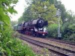 125 Jahre Gubahn - Obwohl der Zug auf dem linken Gleis in Richtung Stuttgart-Vaihingen fhrt, befindet sich an der Lok eine Schlussscheibe.