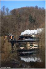 50 3648 berquert mit dem Museumszug des SEM Chemnitz am Vormittag des 23.12.07 die Zschopaubrcke bei Scharfenstein. Ziel der Fahrt war die groe Abschlussbergparade in Annaberg-Buchholz.