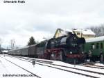 Hier ist 50 3648-8 im Schlettauer Bahnhof zu sehen. Gleich wird sie umsetzten und zu einer Pendelfahrt nach Schwarzenberg aufbrechen.
Datum: 22.03.2008