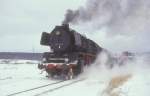 Winter im Strohgu.
50 3636 auf der Fahrt nach Weissach. Es blst ein eisiger Wind am B Eberdingerstr. bei Hemmingen. 06.12.98
