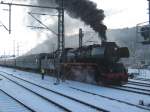 50 3708-0 mit ihrem Sonderzug nach Arnstadt aus Gttingen kommend im Bahnhof Eisenach kurz vor der Weiterfahrt Richtung Meiningen.