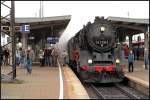 50 3708-0 vor ihrem Zug kurz vor der Ausfahrt nach Stassfurt (Eisenbahnfest zum Weimarer Zwiebelmarkt, Weimar 10.10.2009)