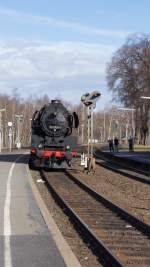 Vienenburg mit 503708-0 nach Blankenburg Harz 28.02.2010 fhrt nach dem Richtungswechsel wieder an ihren Zug heran er bestand aus 2 Wagen