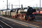 Feierabend! Nach mehreren Einstzen in und um Bebra steht die Nossener 50 3610-8 mit ihren zwei Lokbegleiterwagen am 01.05.2010 abgestellt in der letzten Abendsonne im Bahnhof Bebra.