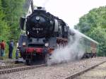 50 3616 wartet auf die Rckfahrt nach Schwarzenberg (06.08.05) im  Bahnhof Zwnitz