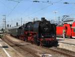 Die 50 3501 am 21.08.2010 mit ihrem Sonderzug zum Jubilum 175 Jahre Deutsche Eisenbahn bei der Einfahrt in den Nrnberger Hbf.