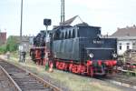 Hier sieht man eine BR 50 in Darmstadt Kranichstein. Diese Lokomotive gehrt den Eisenbahnfreunden aus Hanau. Sie war anlsslich des 35 Jhrigen Jubileums des Eisenbahnmuseums in Kranichstein da.Aufgenommen am 03.06.2011.