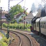 Volldampf voraus. Nachdem unser Sonderzug nach Darmstadt-Kranichstein ab Hanau von der 50 3552-2 bernommen worden ist, galt es nur noch eine kurze Wegstrecke zum ziel zurckzulegen. Hier beim passieren von Groauheim. Aufgenommen am 02.06.2011.