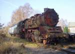 50 3523 (ex Bw Glauchau) steht am 16. November 2011 mit einem Gterwagen der Brauerei Mnchshof im Museums-Bw Selb hinterstellt.