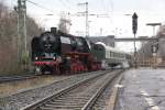 Dann endlich der Zug, weswegen ich mich am 26.11.2011 berhaupt erst auf die Socken machte: 50 3501 mit Dampfsonderzug aus Meiningen zum Weihnachtsmarkt nach Gttingen bei der Einfahrt in Eichenberg.