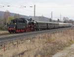 Nach der Drehfahrt in Heiligenstadt setzte 50 3501 mit ihrem Sonderzug aus Meiningen ihre Fahrt gen Gttingen fort. Aufgenommen am 26.11.2011 in Friedland(HAN).