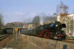 50 3648 ist am 08.04.06 mit einem abendlichen Sonderzug nach Dorfchemnitz unterwegs, hier kurz vor Chemnitz Sd.