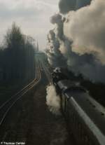 Ein stimmungsvoller Nachschuss auf 50 3648, welche am 11.12.05 mit ihrem Sonderzug Richtung Erzgebirge zur sogenannten  Lichtlfahrt  unterwegs ist. Das Bild entstand von der Fugngerbrcke Ausfahrt Chemnitz Sd.