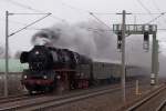 50 3708 und Schublok 118 770 fahren nach Pirna durch Dresden-Dobritz.