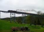 Am 11.05.13 gab es eine Sonderfahrt von Schwarzenberg nach Walthersdorf. Die Loks waren 50 3616 und 107 018. Hier in auf dem Markersbacher Viadukt.