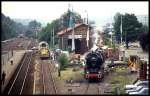 Blick am 26.6.1993 von der Fußgängerbrücke auf das Museumsgelände der Eisenbahnfreunde Kraichgau.