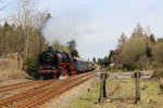 50 3501 fuhr am 30.04.16 einen Sonderzug von Meiningen nach Neuhaus am Rennweg. Hier ist der Zug zu sehen bei der Ausfahrt in Ernstthal am Rennsteig.